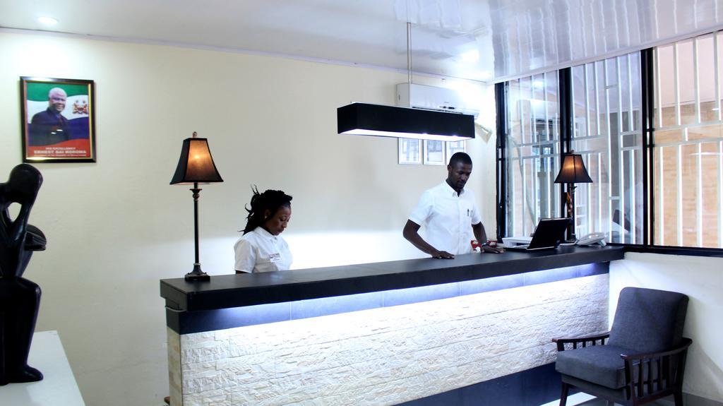 Metro Hotel Freetown Exterior photo