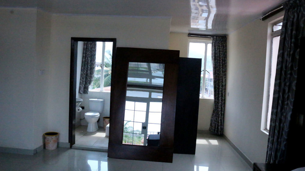 Metro Hotel Freetown Exterior photo